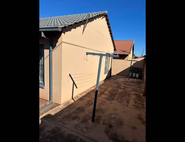 3 BEDROOM HOUSE FOR SALE IN VOSLOORUS EXT